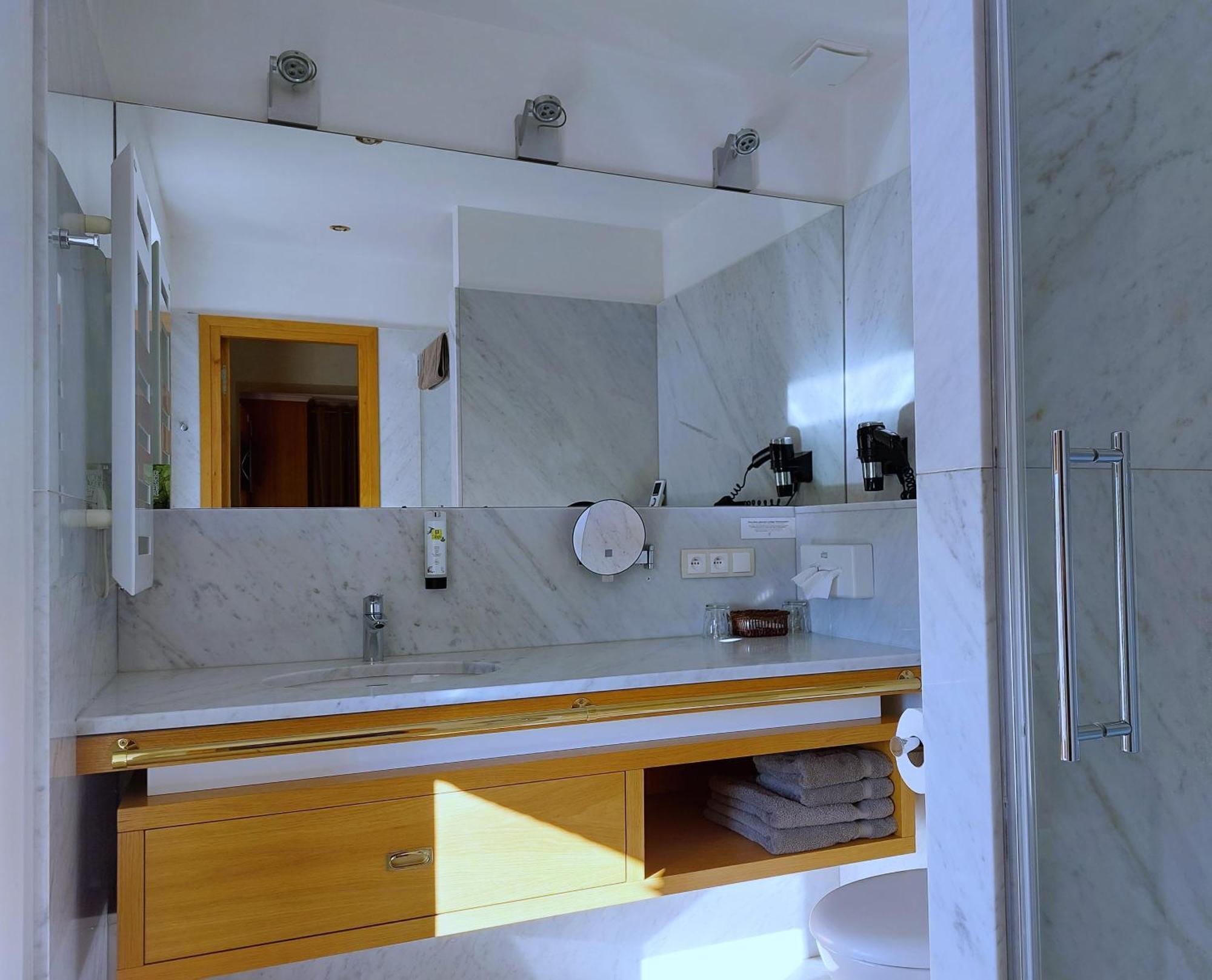 Logis Auberge Les Murets Hotel Restaurant Spa Chandolas Bagian luar foto