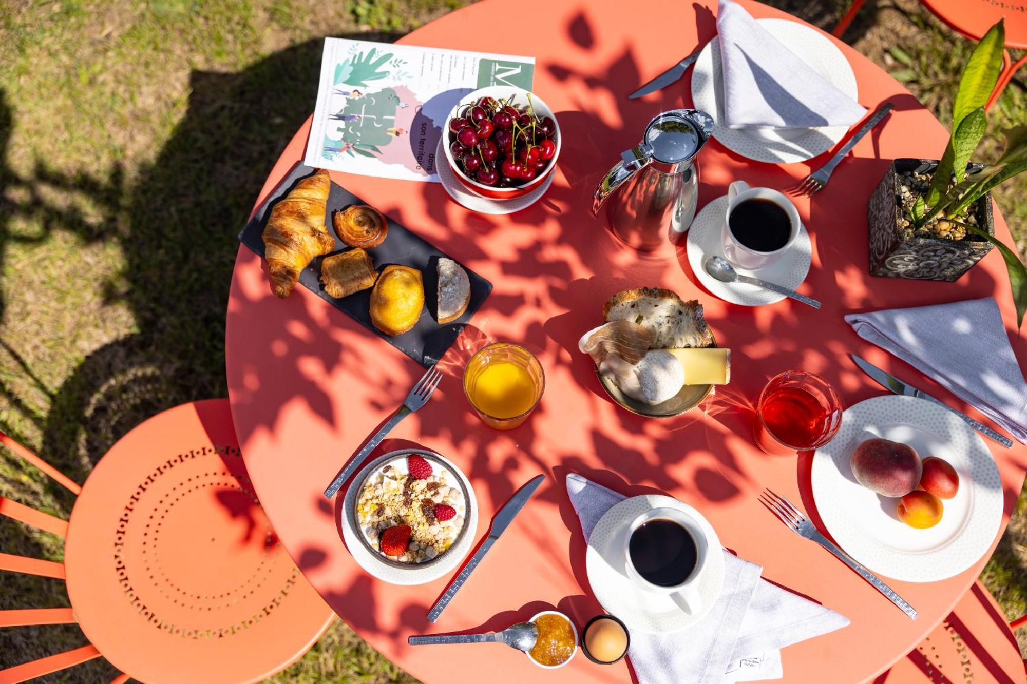 Logis Auberge Les Murets Hotel Restaurant Spa Chandolas Bagian luar foto